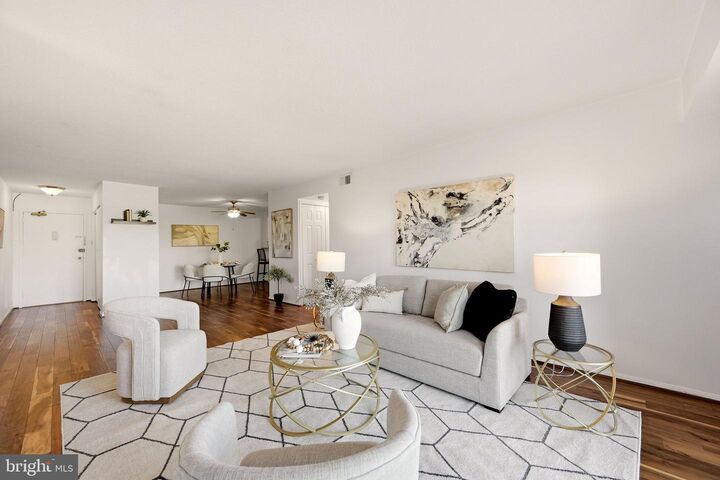 Property Photo:  1300 Army Navy Drive 805  VA 22202 