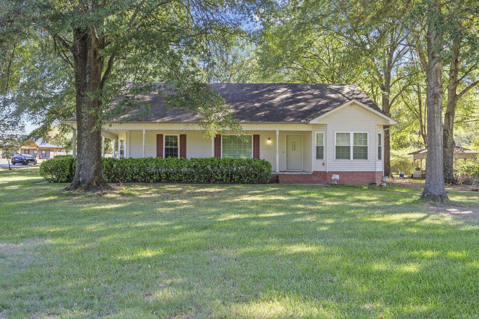 Property Photo: 24 Blue Bonnet Drive AR 72023