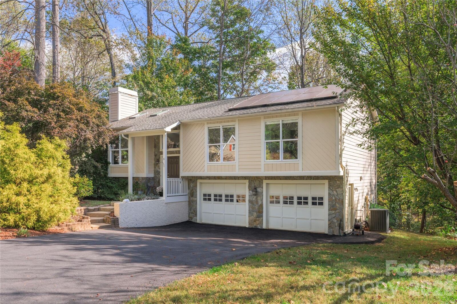 Property Photo: 6 Eagles Nest Lane NC 28806