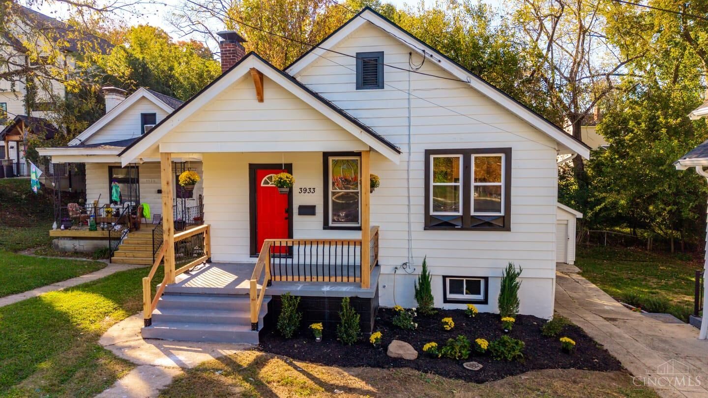 Property Photo: 3933 Paxton Avenue OH 45209