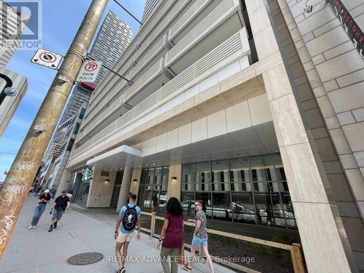 Property Photo: 2221 Yonge Street 3306 ON M4S 2B4