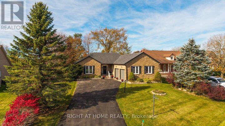 Property Photo:  21 Crescent Moon Lane  ON L0C 1G0 