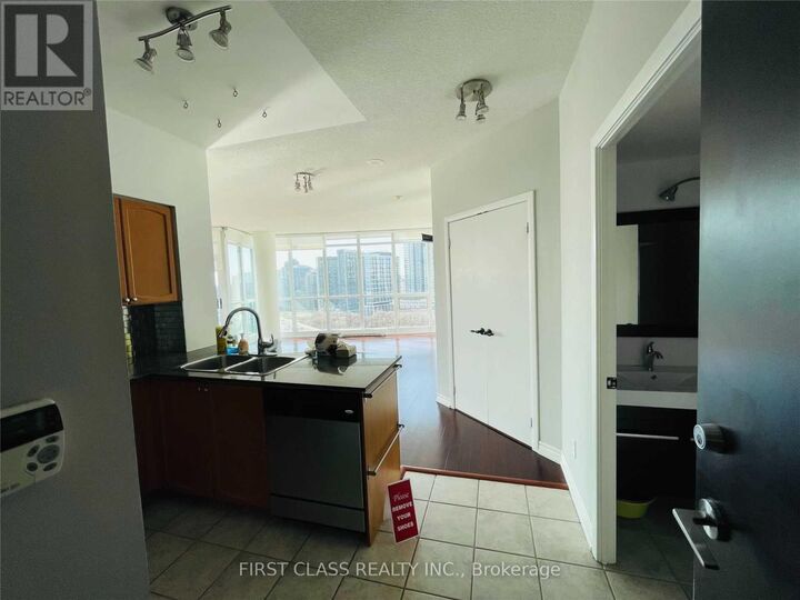 Property Photo:  231 Fort York Boulevard 2004  ON M5V 1B2 