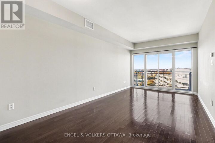 Property Photo:  70 Landry Street 1808  ON K1L 0A8 