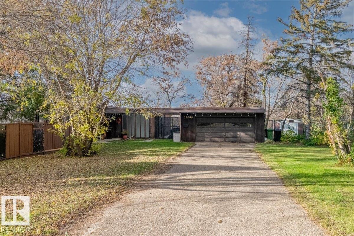 Property Photo: 10904 103 Av AB T8L 2B8