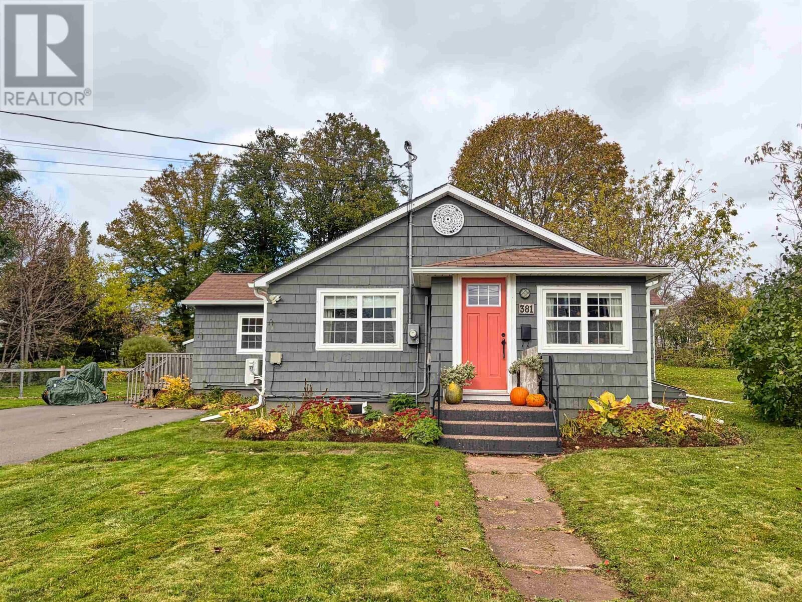 Property Photo:  381 Chestnut Avenue  PE C1N 2E8 
