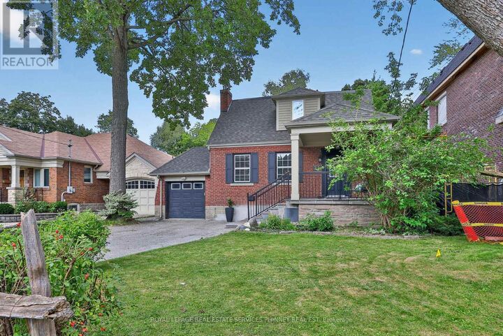 Property Photo:  21 Cumberland Drive  ON L5G 3M7 