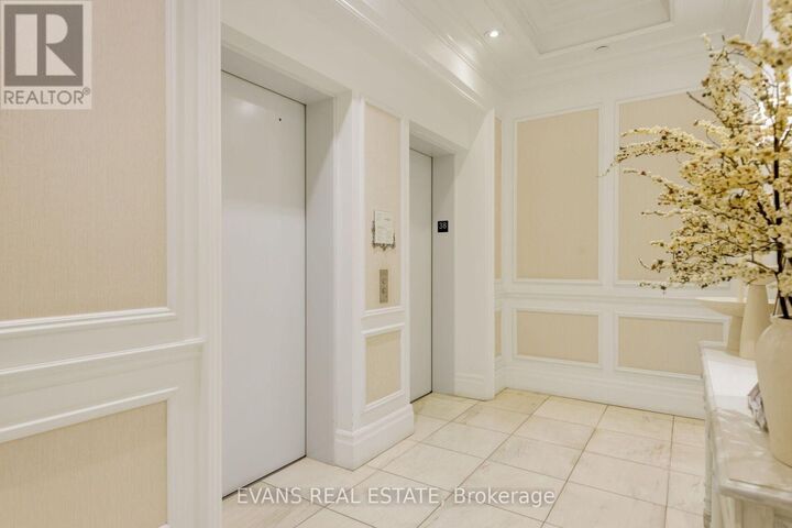 Property Photo:  311 Bay Street 3802  ON M5H 4G5 