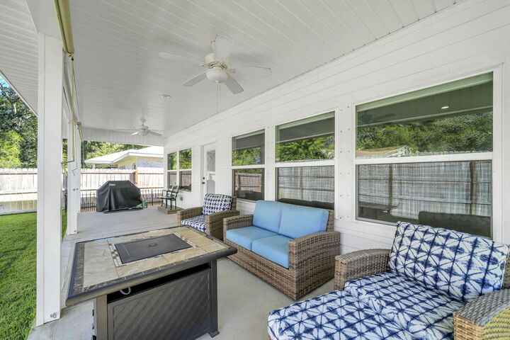 Property Photo:  236 NE Greenbrier Circle  FL 32547 