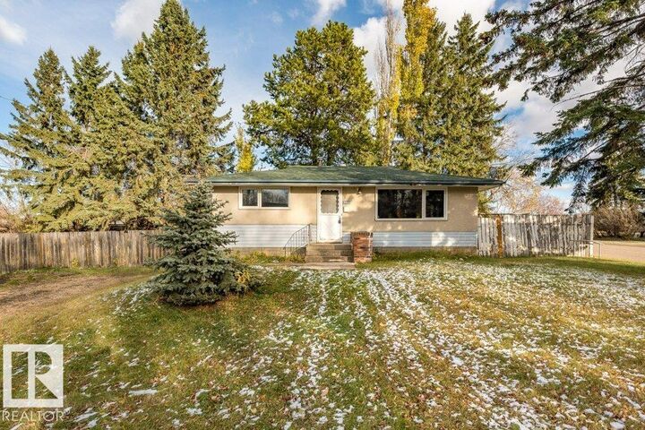 Property Photo:  5103 51 Street  AB T0C 1Z0 