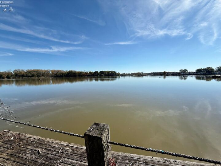 Property Photo: 1228 Riverside Drive OH 44839