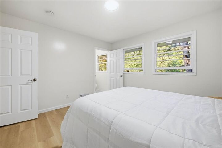 Property Photo:  180 E Greenwood Drive  GA 30117 