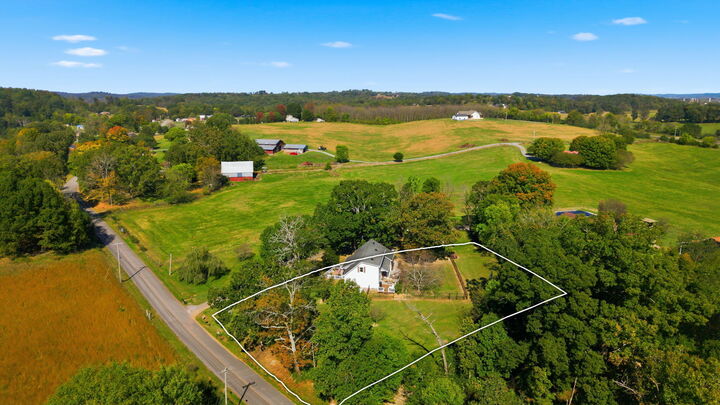 Property Photo: 220 County Road 265 TN 37826