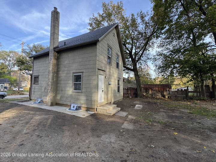Property Photo:  409 S Francis Avenue  MI 48912 
