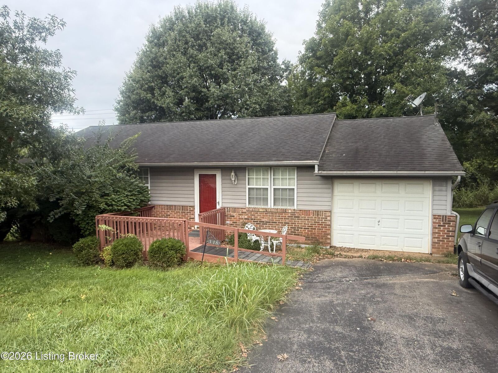 Property Photo: 118 Olympia Dr KY 40004