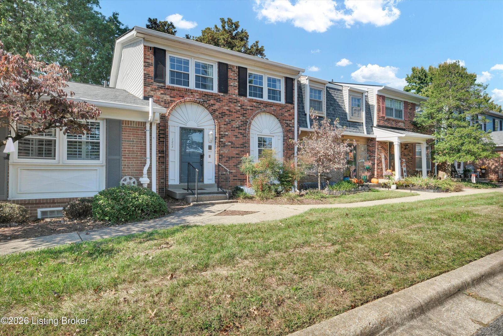 Property Photo: 1208 Dalmally Ct KY 40222