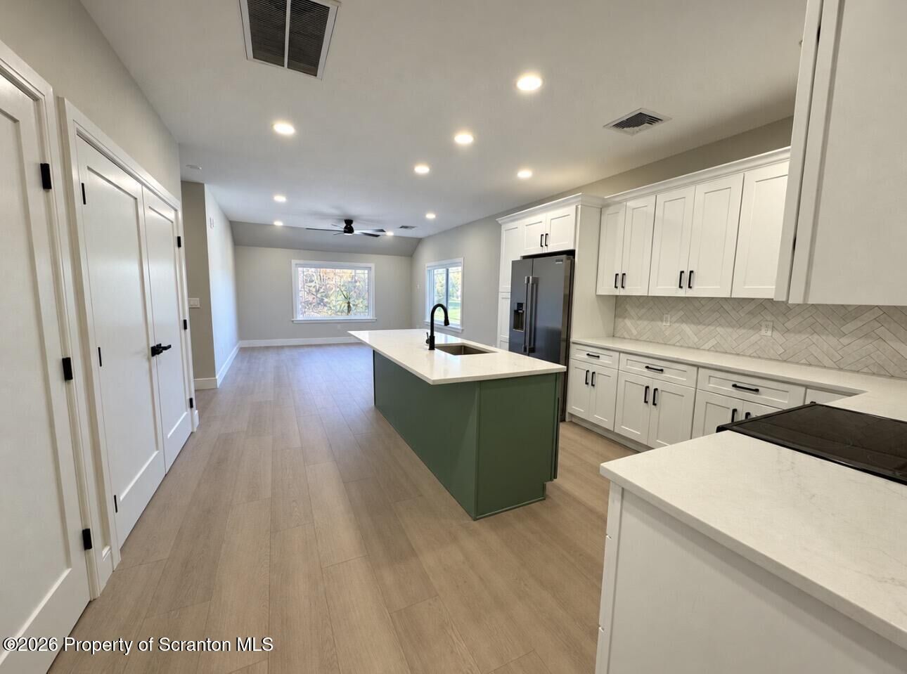 Property Photo:  1052 Main Street 1  PA 18445 