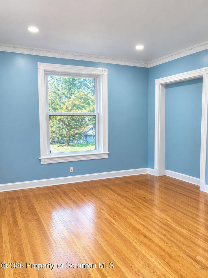 Property Photo: 1528 Wyoming Avenue 1 PA 18509