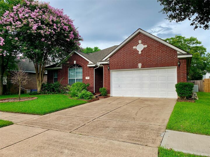 Property Photo: 1015 Tennyson Drive TX 77584