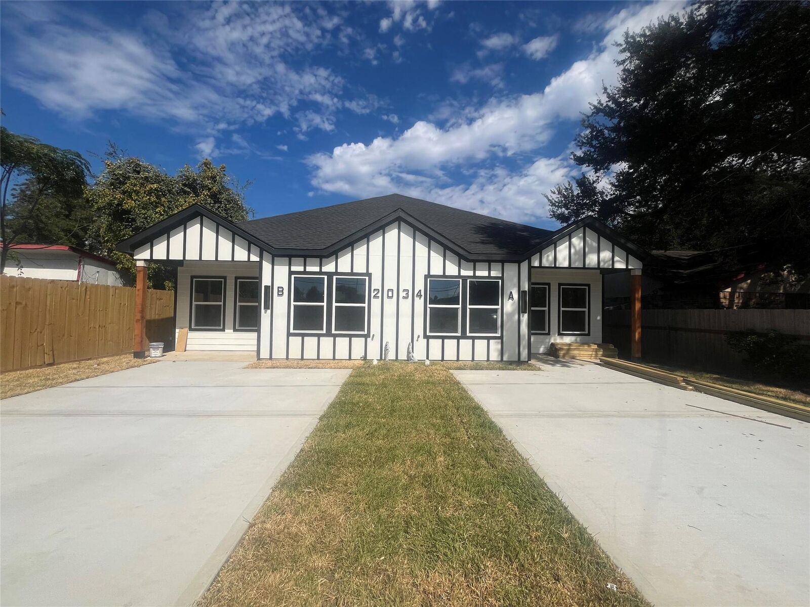 Property Photo: 2034 Ferguson Way TX 77088