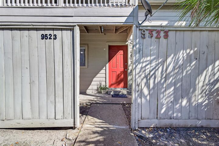 Property Photo:  9523 Pagewood Lane 9523  TX 77063 