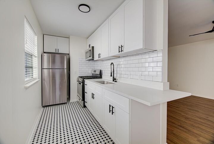 Property Photo:  1915 McDuffie Street 3  TX 77019 