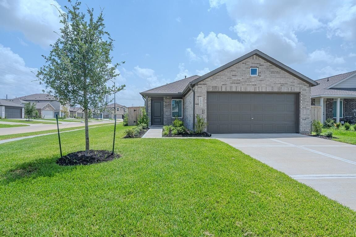 Property Photo:  16850 Spotted Oak Drive  TX 77447 