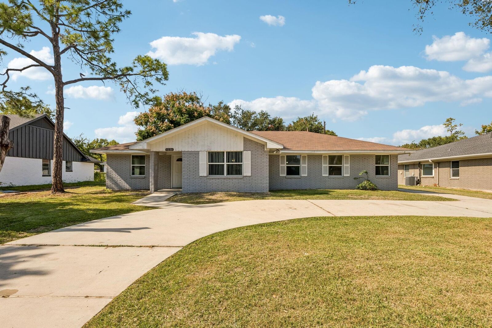 Property Photo:  5226 W Bellfort Avenue  TX 77035 