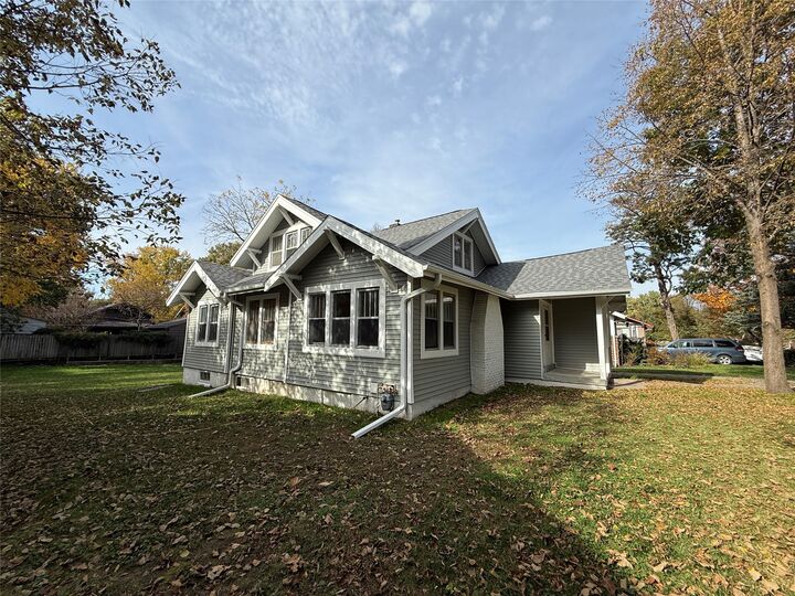 Property Photo: 1424 42nd Street IA 50311