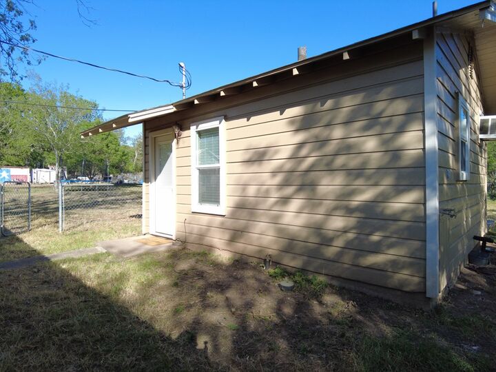 Property Photo:  723 Quinlan St  TX 78028 
