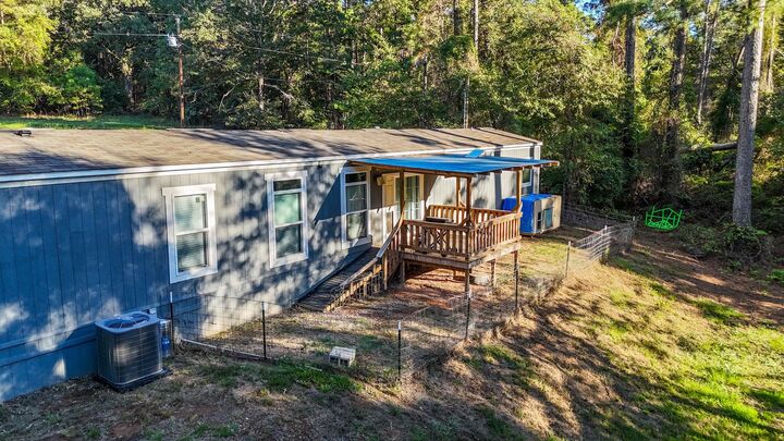 Property Photo: 215 Pine Tree TX 75651