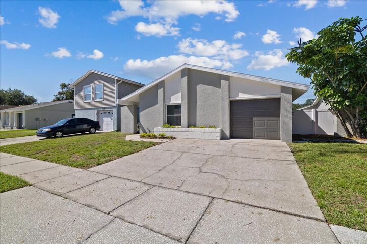Property Photo:  10710 Key Lime Way  FL 33624 
