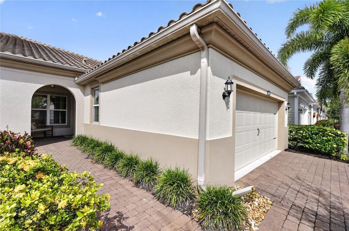 Property Photo:  11910 Tapestry Lane  FL 34293 