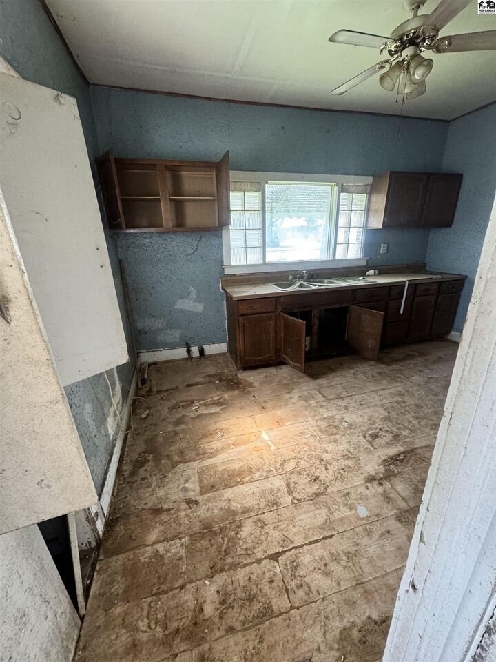 Property Photo:  122 N Ford Ave  KS 67834 