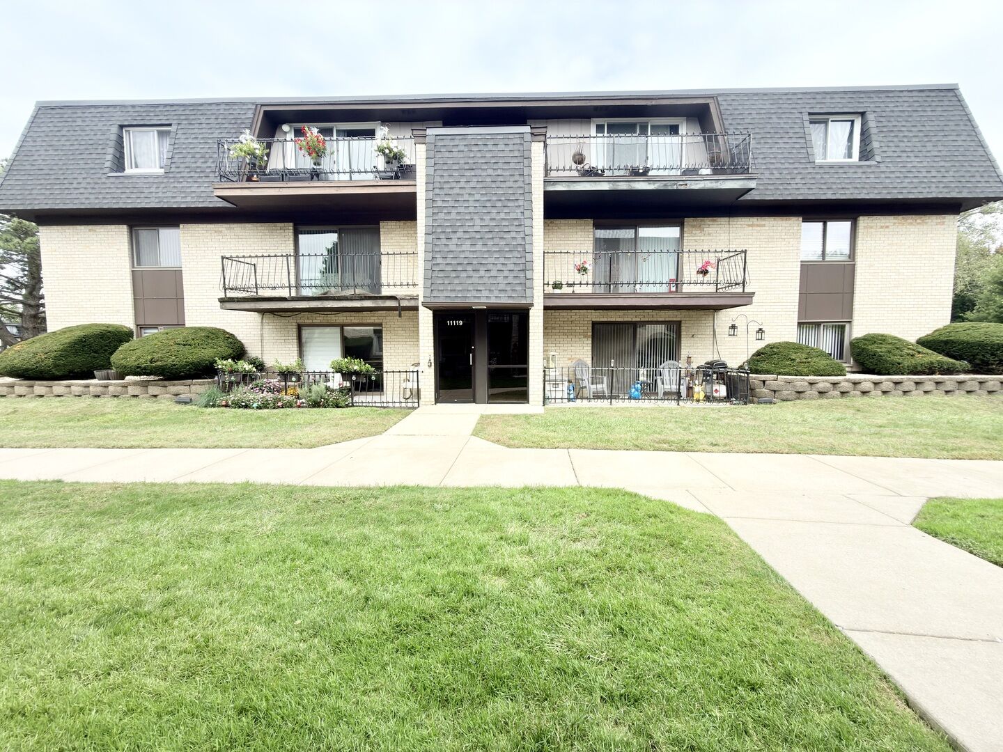 Property Photo: 11119 S 84th Avenue 3B IL 60465