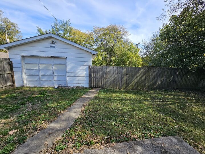 Property Photo:  810 S 25th Street  IL 62864 