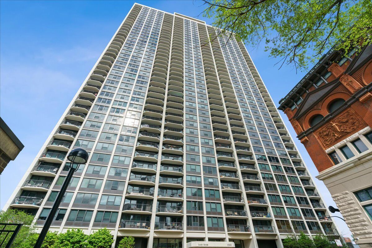 Property Photo:  1560 N Sandburg Terrace 4003J  IL 60610 
