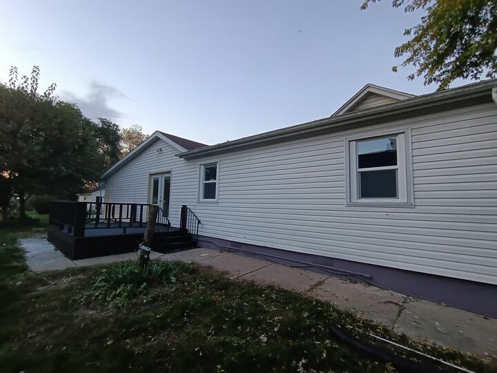 Property Photo:  182 N Smith Street  IL 60505 