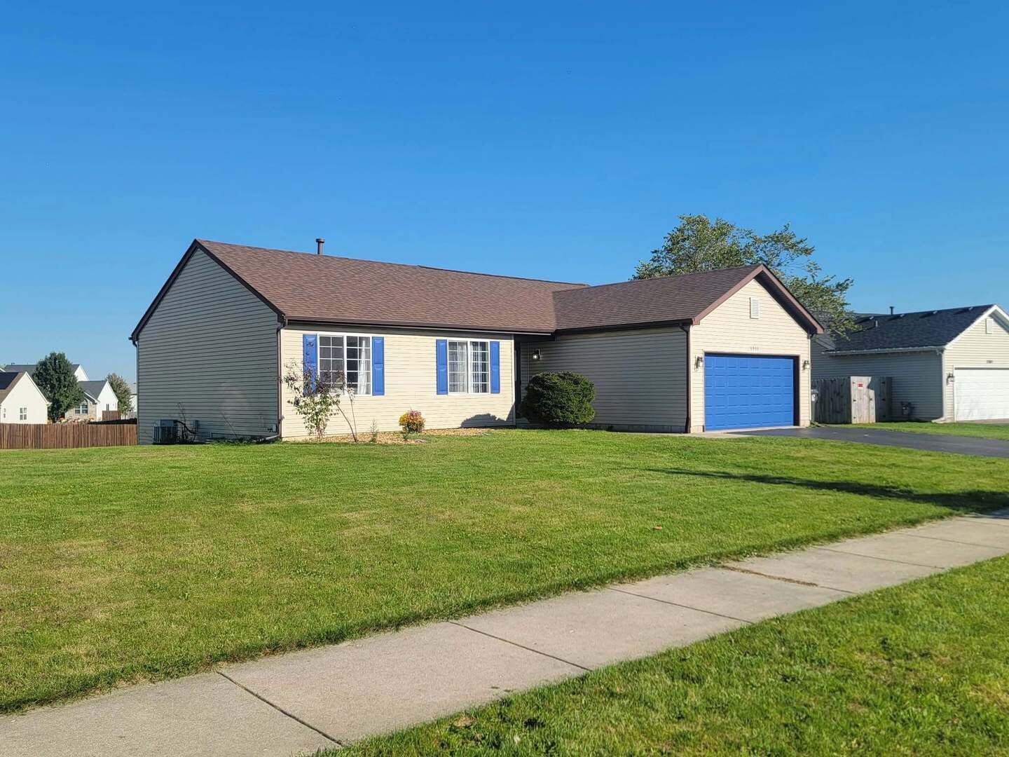 Property Photo: 1911 Sunshine Court IL 60099