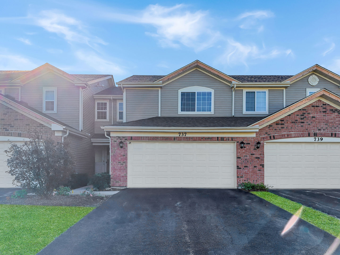 Property Photo:  737 Wellington Lane 737  IL 60013 