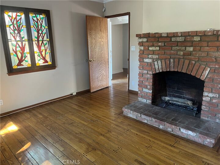 Property Photo:  22615 Collins Street  CA 91367 