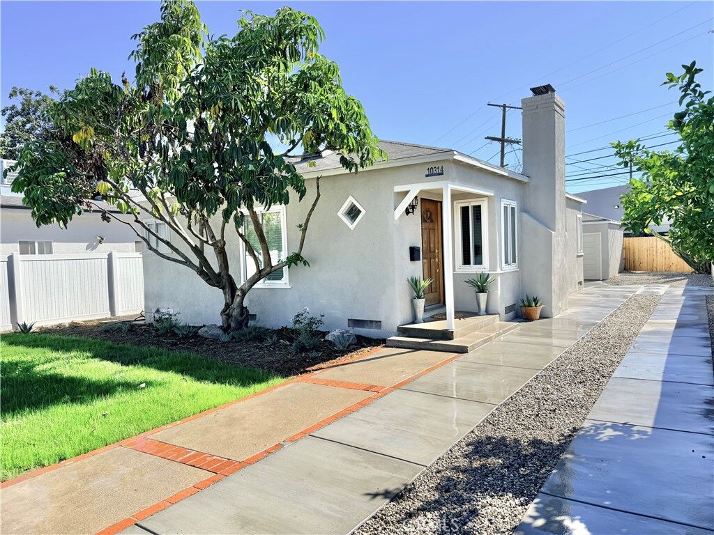 Property Photo:  10314 Stagg Street  CA 91352 