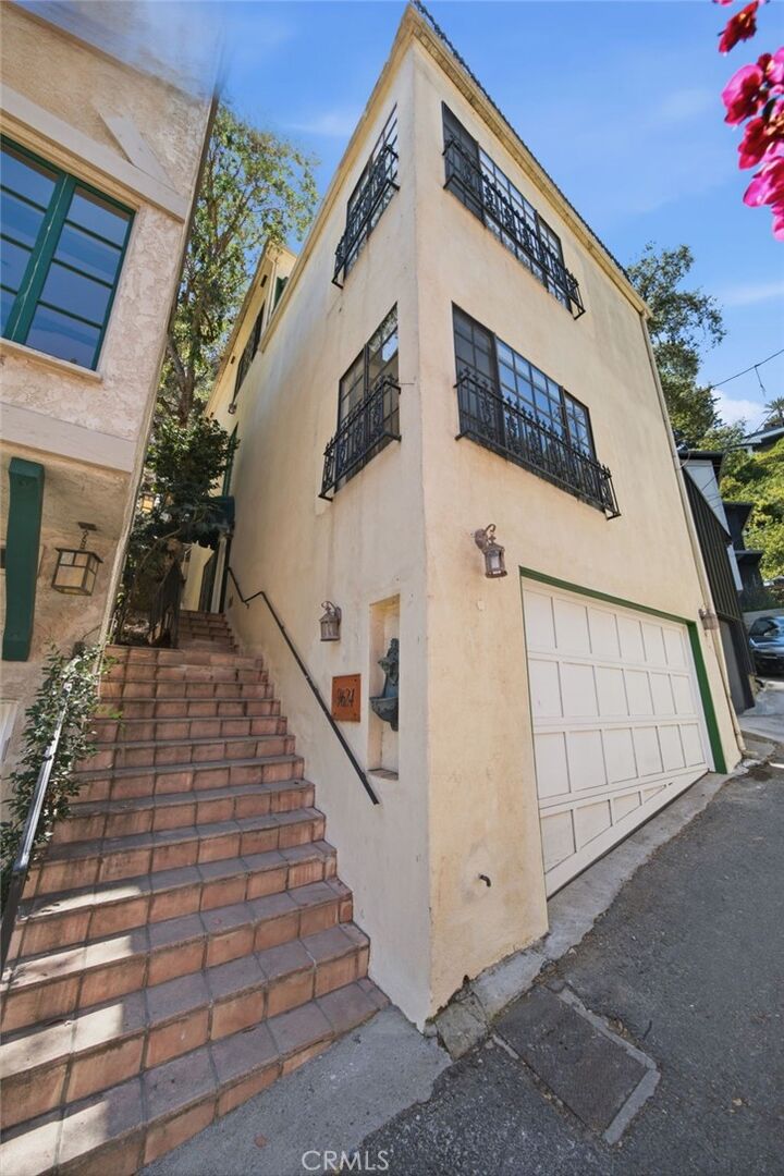 Property Photo:  9624 Highland Gorge Drive  CA 90210 