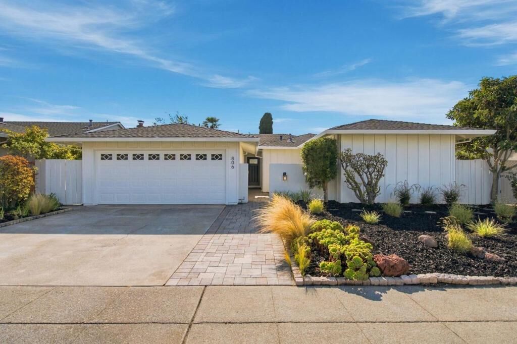 Property Photo: 806 Chrysopolis Drive CA 94404