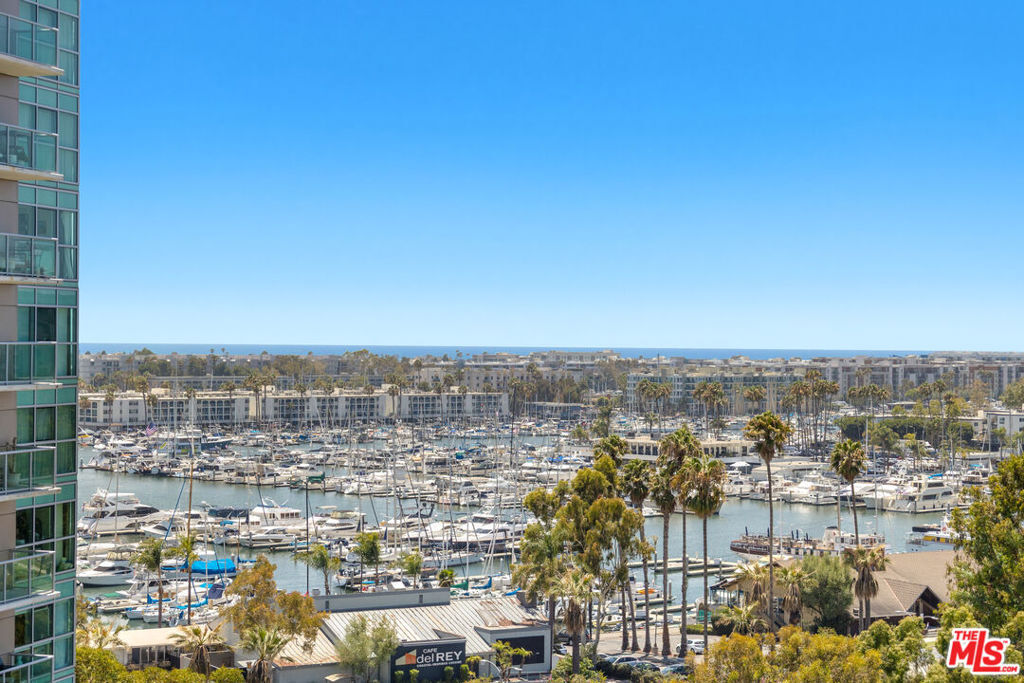Property Photo:  13700 Marina Pointe Drive 1016  CA 90292 