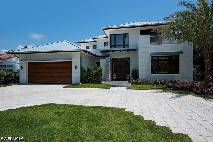 Property Photo: 688 3rd Street N FL 34102
