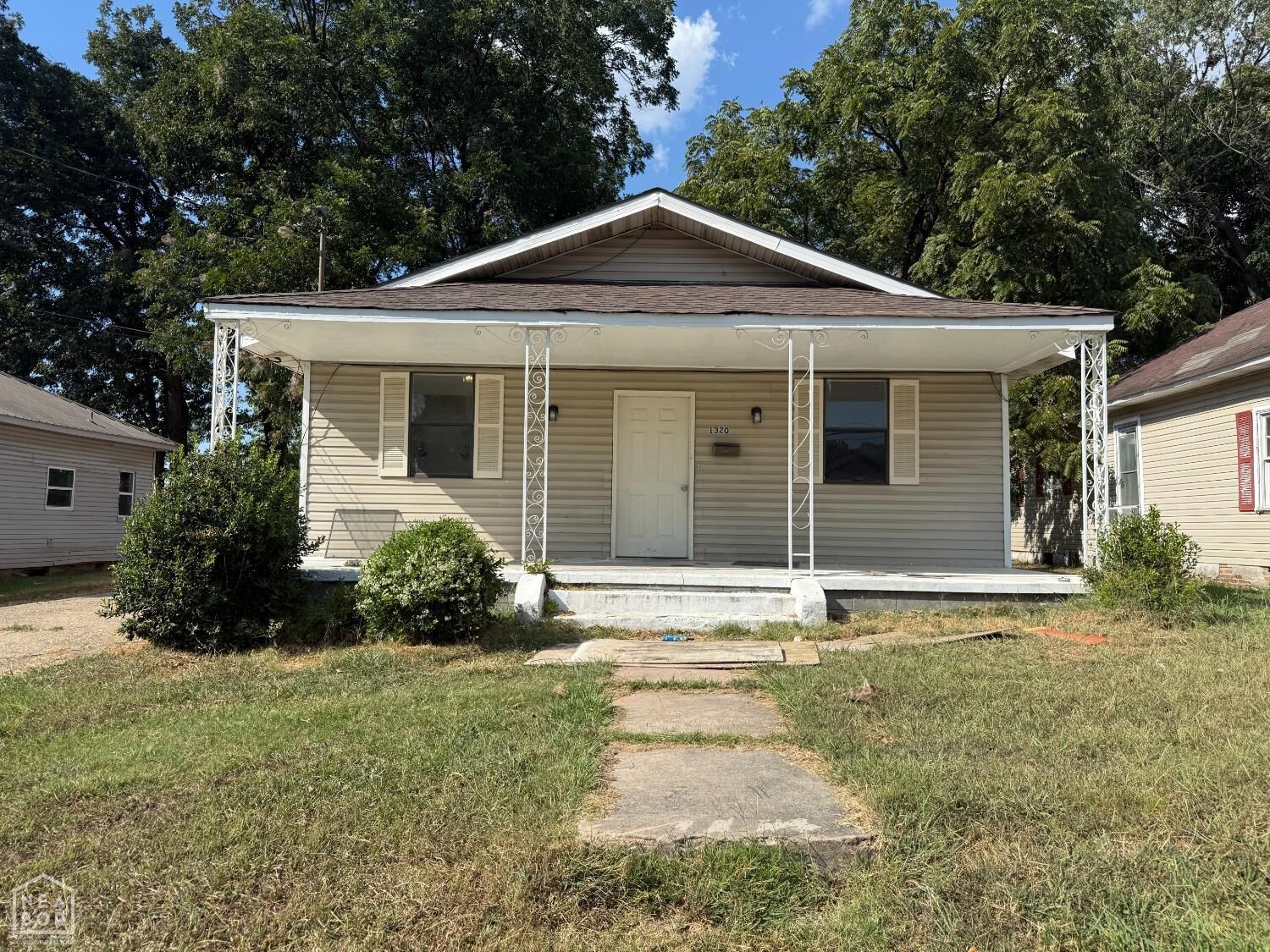 Property Photo: 1320 W Huntington Avenue AR 72401