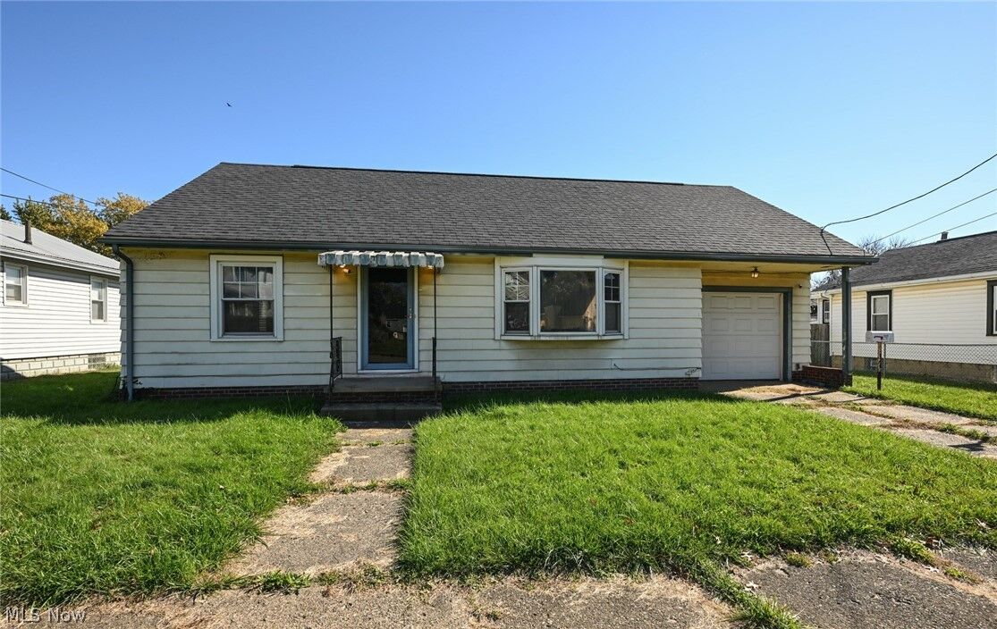 Property Photo: 1624 Tanner Avenue SW OH 44706