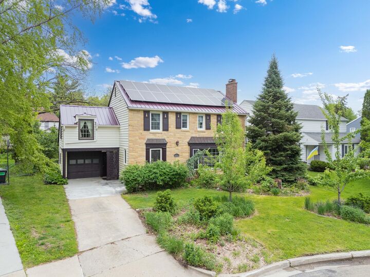 Property Photo: 827 10 1/2 Street SW MN 55902
