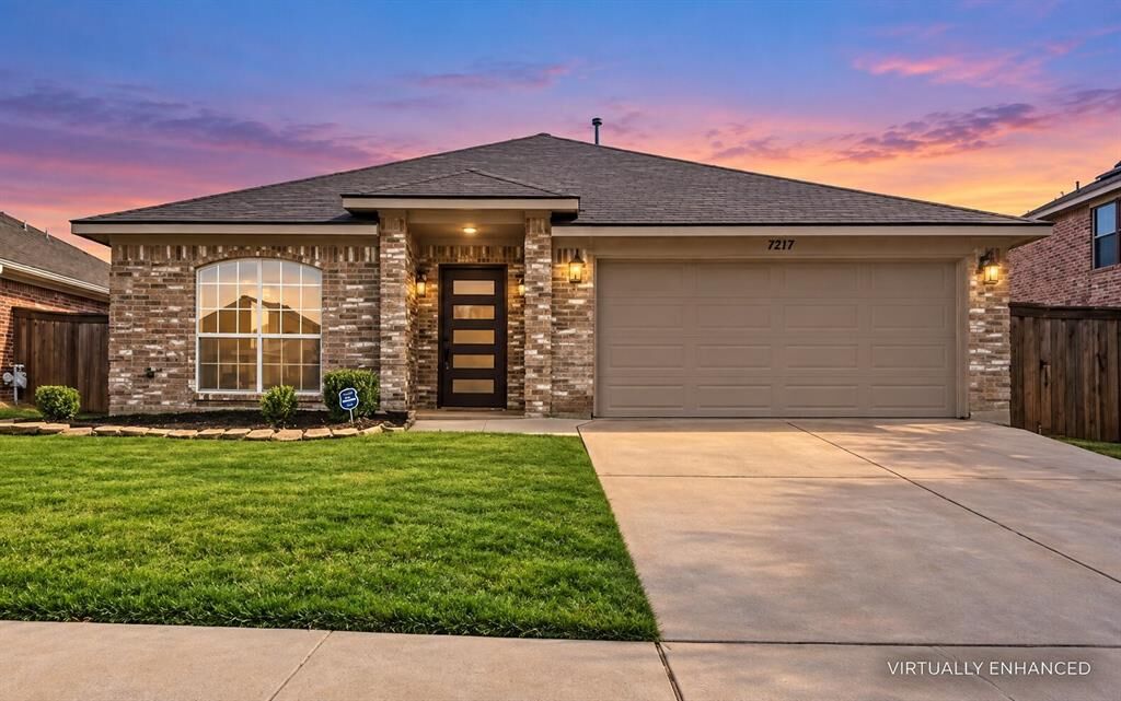 Property Photo: 7217 Fossil Hill Drive TX 76002